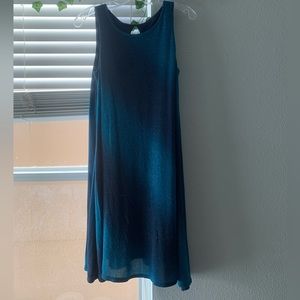 Two shades of blue mixed together in this mini Robbie Bee dress. It’s a small.